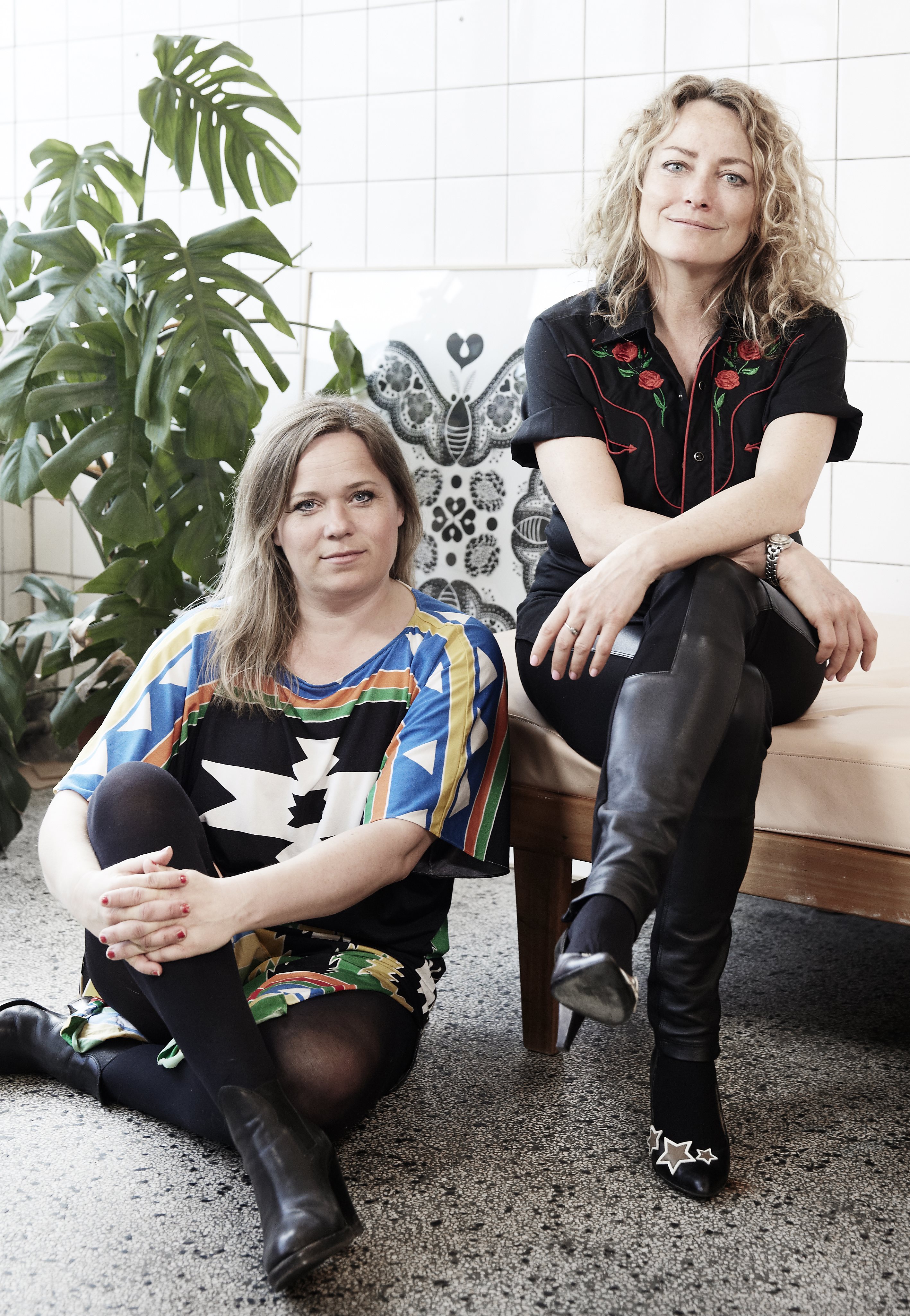     Kvinderne bag SØD TØS, som er en venindeboge til voksne: Lisa Grue og Maise Njor (Foto: Tine Harden)