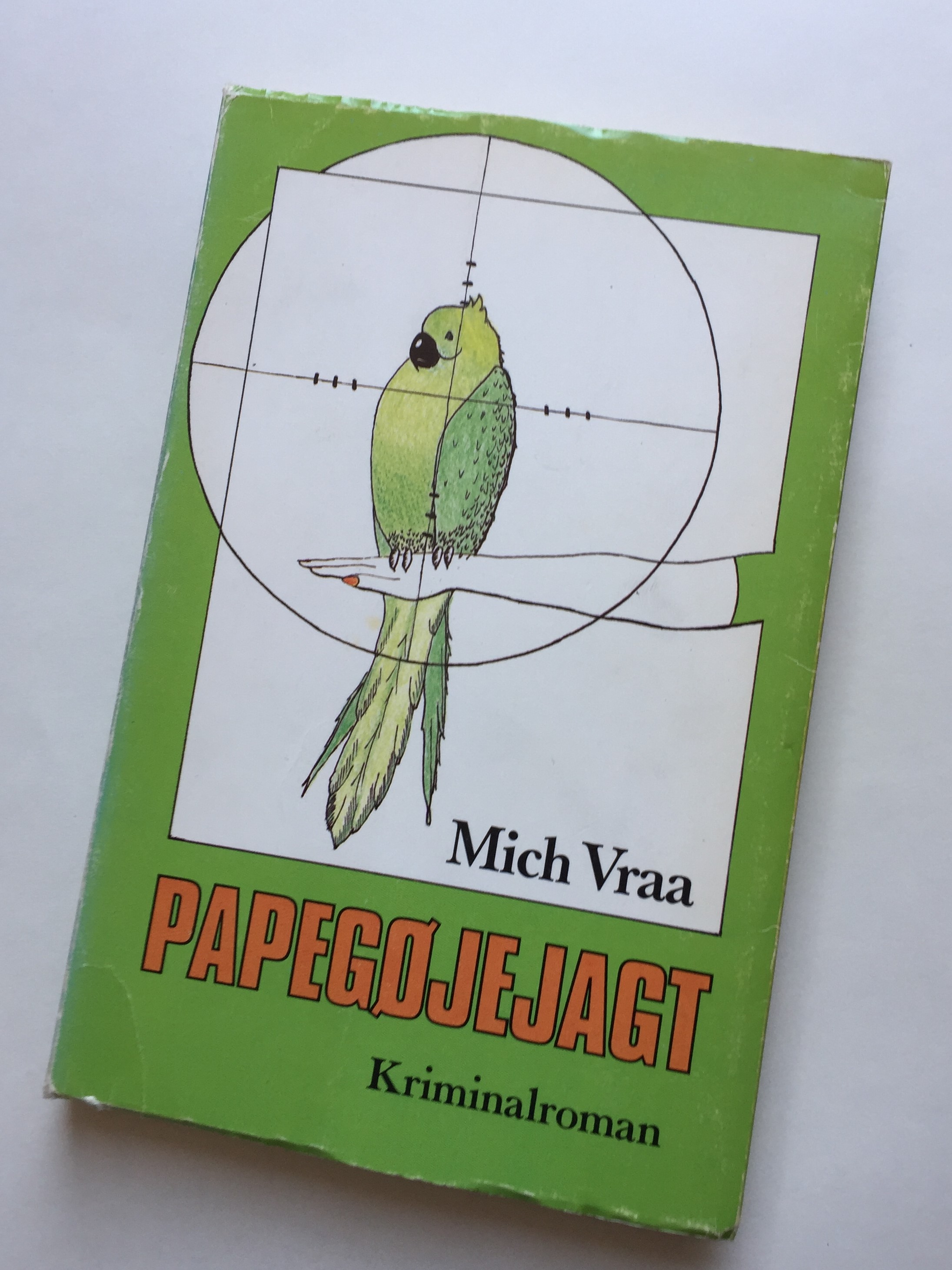 Mich Vraa, debut, debutroman, "Papegøjejagt"